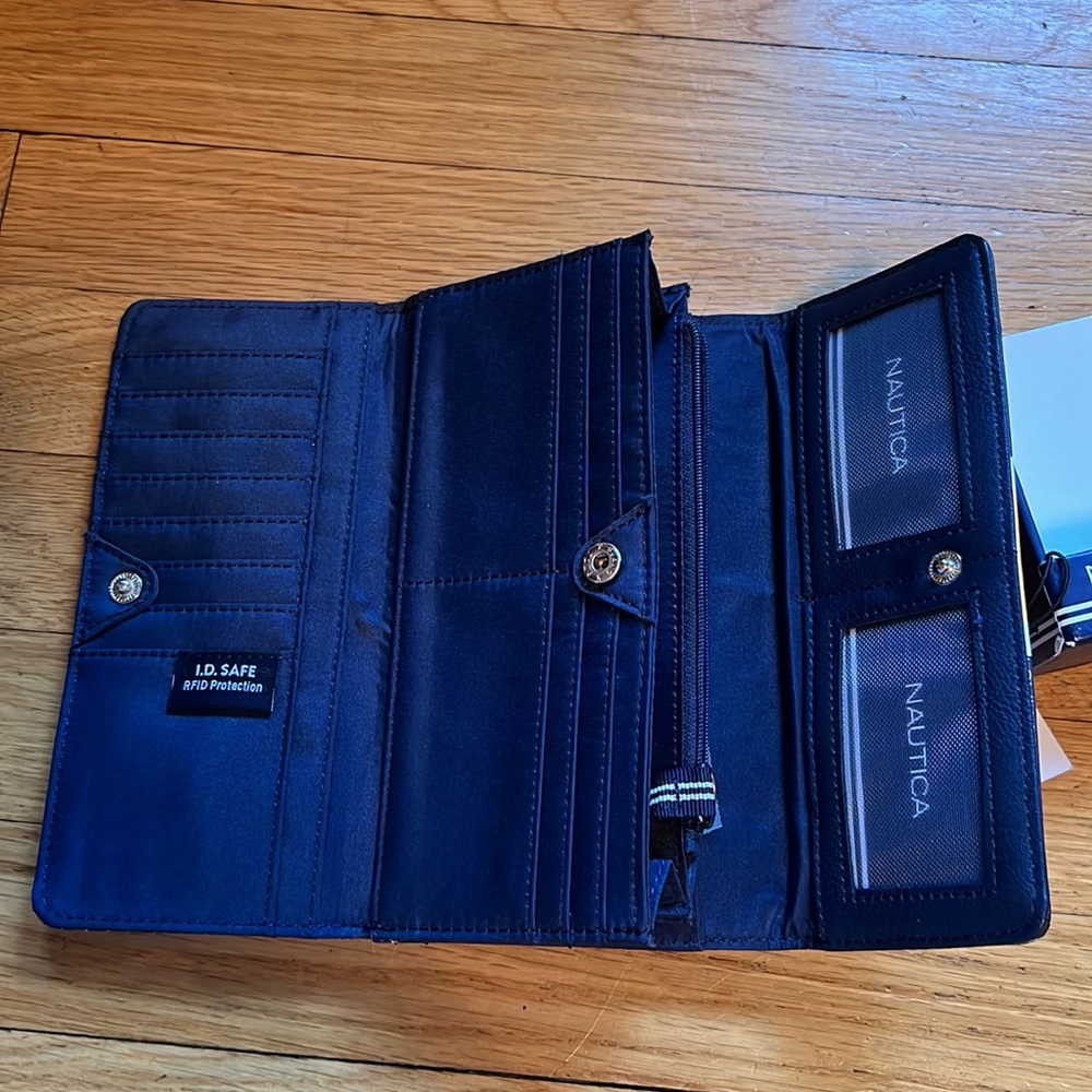 MWT๐Nautica Signature Logo Money Manager Trifold Snap Womens Wallet Navy White - Picture 11 of 17